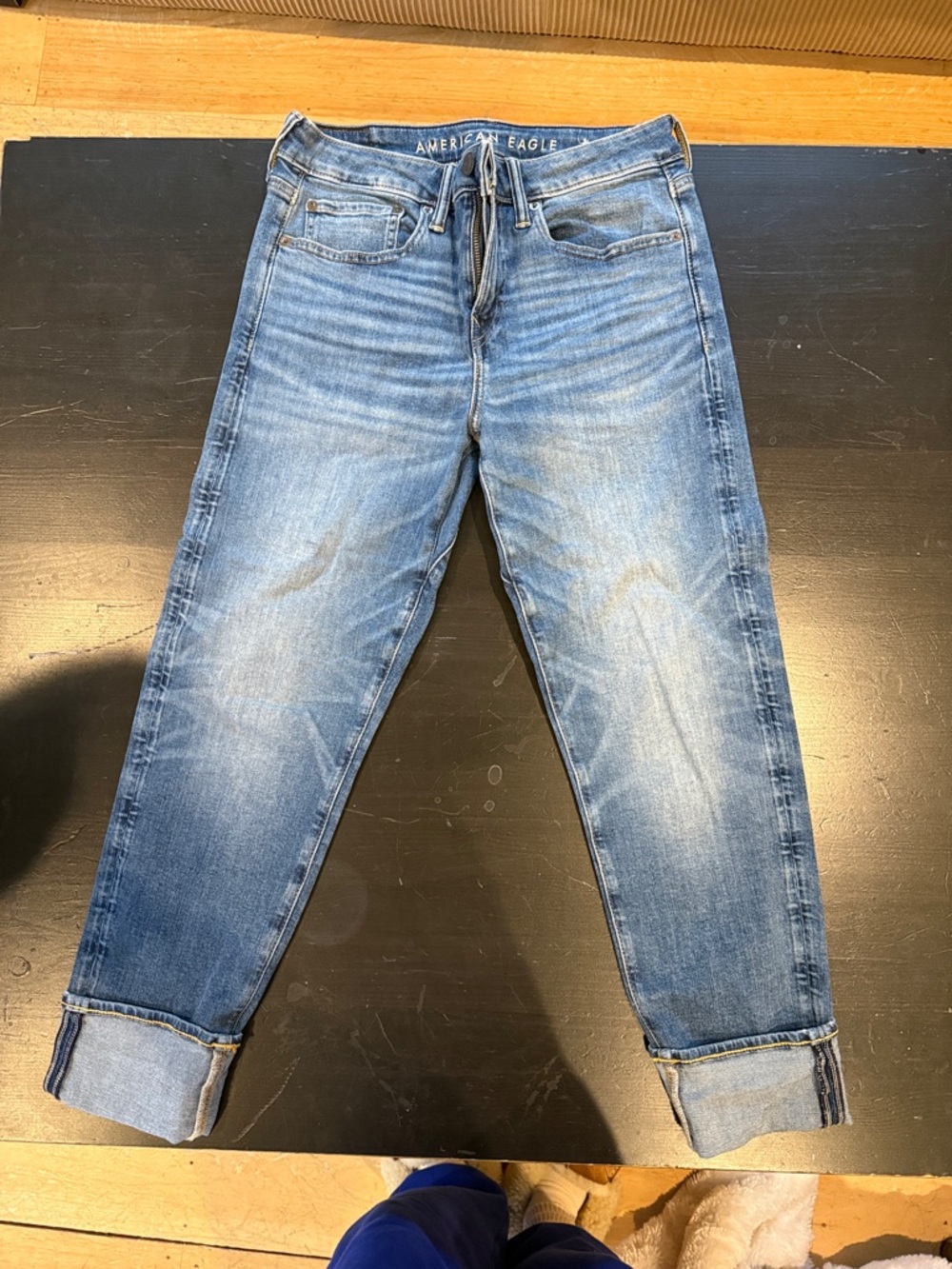 American Eagle denim jeans in medium blue with contrast stitching